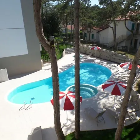 Modern Duplex With Whirlpool, Pool And Ac Bibione
