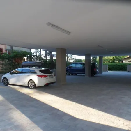 Modern Duplex With Whirlpool, Pool And Ac
